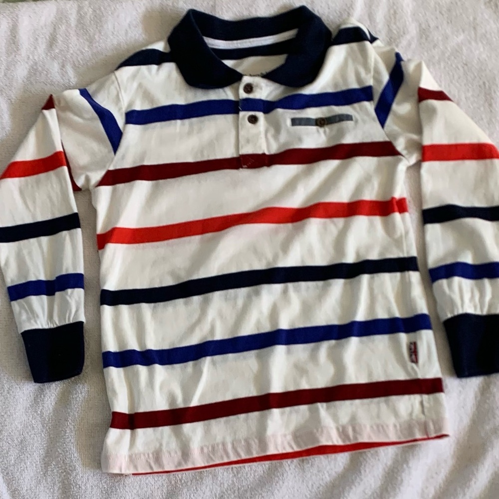 Long sleeve 100% cotton Leo & Lily collared button shirt.